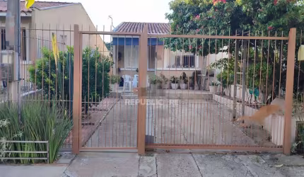 Casa no bairro Hípica - 2 dormitórios