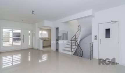Excelente casa em condomínio de 251m² com 3 suítes e elevador!