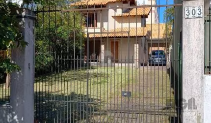 Casa sobrado 3 dormitórios, 1 suíte, vaga de garagem, Bairro Imbuí