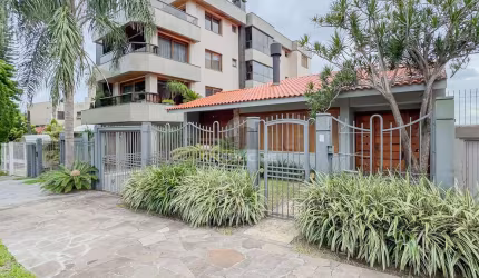 CASA CHACARA DAS PEDRAS 207 METROS , COMPLETAMENTE REFORMADA