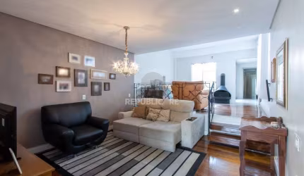 Apartamento de  186,66m2, 4 dormitórios, 1 suíte, 3 banheiros, 4 vagas,no bairro