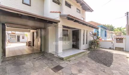 Casa 02 pavimentos com 00 garagem, no bairro Vila |Ipiranga, em Porto Alegre/RS