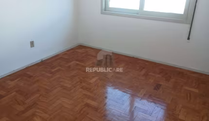 Apartamento junto ao Hospital de Clínicas 2 dormit, elevador e vaga