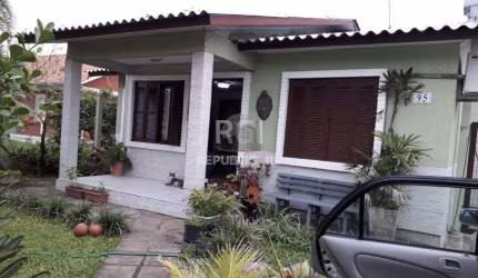 Casa para Venda - 124.3m², 3 dormitórios, 2 vagas - Centro