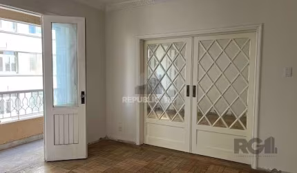 Apartamento na Independência com 176m² de 3 dormitórios e vaga DESOCUPADO