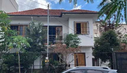 Casa de 4 dormitórios no bairro Santo Antônio, Porto Alegre