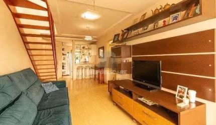 Cobertura com 3 quartos, 2 suítes e 2 vagas no Petrópolis – Vista deslumbrante!