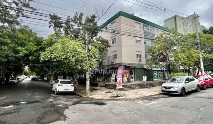 Apto de 01 dorm no Passo da Areia, sala, cozinha, banheiro e área.