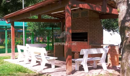 Apartamento com 2 Quartos,com box,no Bairro Humaitá