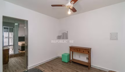 Ótimo apartamento c/1 dormitório no bairro Cidade Baixa, entrar e morar.