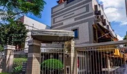 Casa condomínio no Menino Deus de 3 dormitórios e 2 vagas