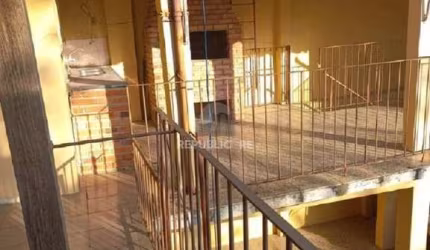 Casa 4 dormitórios, com sacada e amplo terraço