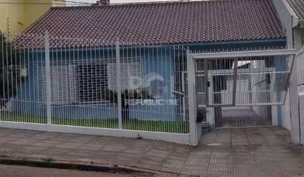Casa para Venda - 249.86m², 3 dormitórios, sendo 1 suites, 4 vagas - Medianeira