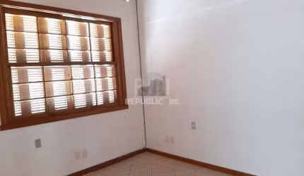 Casa para Venda - 150m², 3 dormitórios, sendo 1 suites, 4 vagas - Floresta