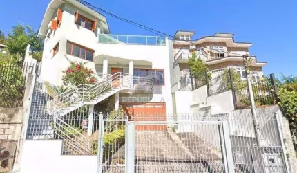 Casa para Venda - 279m², 3 dormitórios, sendo 1 suites, 4 vagas - Teresópolis
