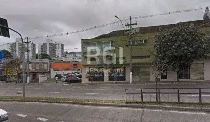 Loja para Venda - 76m², 0 dormitórios, Teresópolis