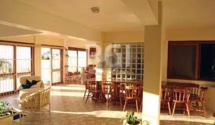 Casa para Venda - 485m², 3 dormitórios, sendo 1 suites, 4 vagas - Teresópolis