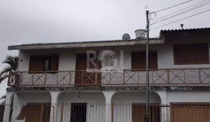 Casa  3 dormitórios, sendo 1 suites, 2 vagas - Medianeira, Porto Alegre/RS