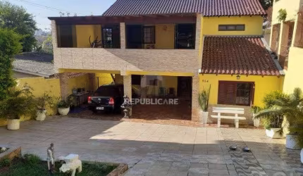 Casa para Venda - 300m², 3 dormitórios, sendo 1 suites, 5 vagas - Partenon