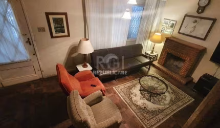 Casa para Venda 3 dormitórios, 2 vagas - Petrópolis
