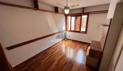 Apartamento de dois quartos e uma vaga de garagem no bairro Petrópolis em POA/RS