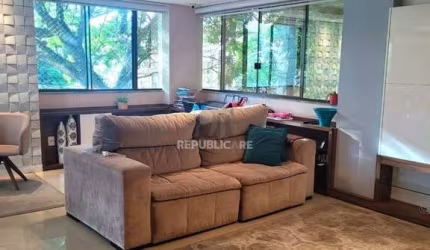 Apartamento com 4 dormitórios e 3 vagas de garagem no Bairro Petrópolis