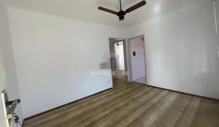 Apartamento 02 dormitórios bairro Menino Deus .