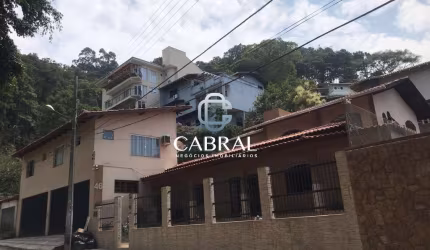 Casa com 5 quartos à venda na Cabeçudas, Itajaí  por R$ 2.300.000
