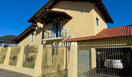 Casa com 3 quartos à venda no Dom Bosco, Itajaí  por R$ 2.500.000