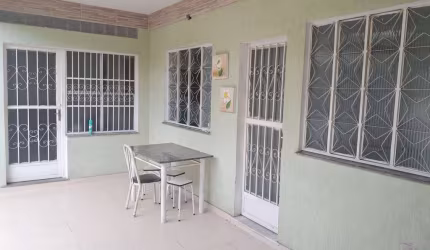 Casa para Venda em Rio de Janeiro, Campo Grande, 3 dormitórios, 2 banheiros, 2 vagas