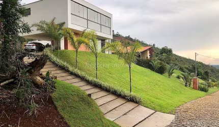 Linda casa de 3 quartos no condomínio Estrada Real!
