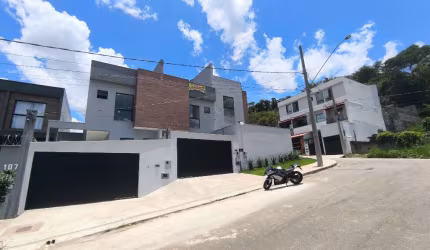 Linda  casa 3 quartos no Bairro Jardim João em Juiz de Fora - MG