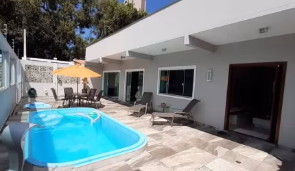 Casa com 2 quartos sendo 1 suíte no Centro de Balneário Piçarras - SC