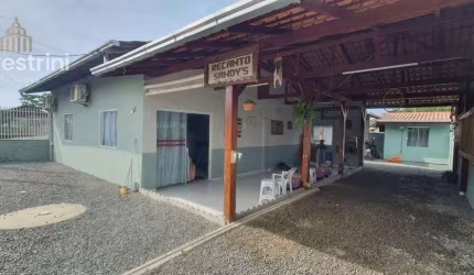 Casa sozinha no terreno em Balneário Piçarras SC