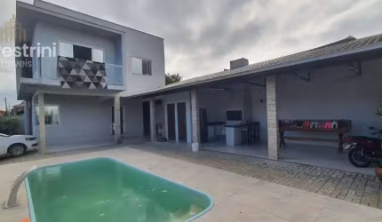 Sobrado 4 quartos com Piscina a 900 metros do Mar