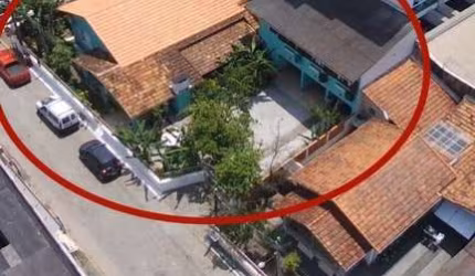 Terreno Comercial no Centro de Piçarras com 550 m2