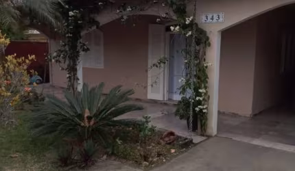Casa com terreno grande centro de Piçarras