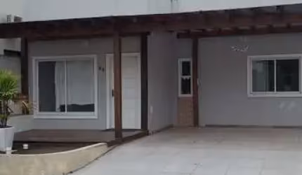 Casa com 3 quartos em condomínio fechado no centro de Piçarras