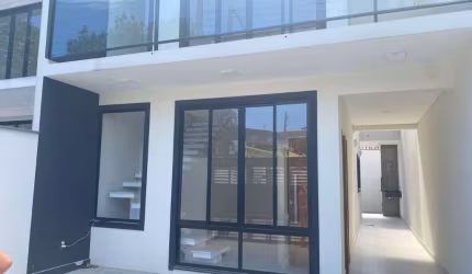 LINDO SOBRADO ALTO PADRÃO COM 3 SUITES A 180MTS DA PRAIA