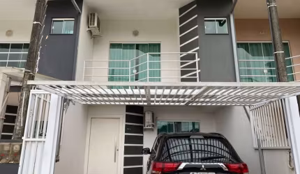 LINDO SOBRADO DE 3 DORMITÓRIOS NO CENTRO DE PIÇARRAS