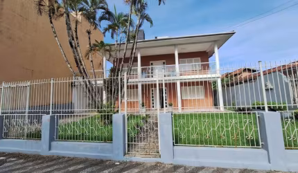 Sobrado 5 dormitórios à venda Centro Balneário Piçarras/SC
