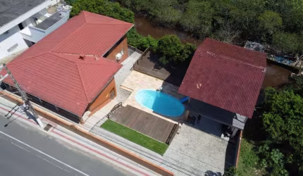 Casa com 6 quartos