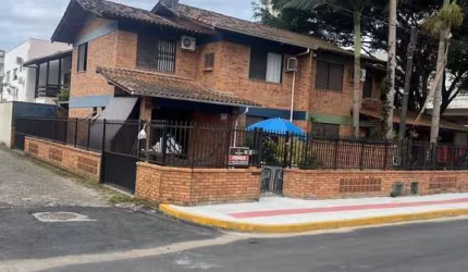 Casa com 3 quartos apenas 230 metros da praia