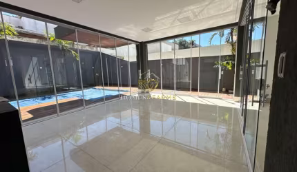 BELÍSSIMA CASA SOBRADO NO CONDOMÍNIO DO LAGO - GO