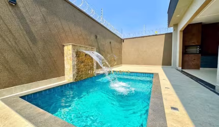 Belíssima casa com localização Privilegiada.