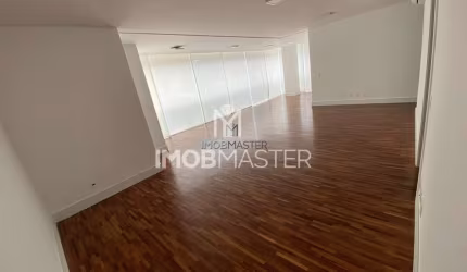 Lindo apartamento no miolo da VNC.