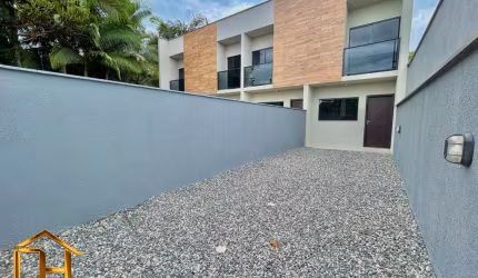 Sobrado geminado com 2 suítes e 2 vagas de garagem no bairro Rio Bonito