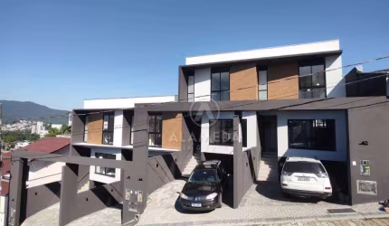 Sobrado com 3 dormitórios à venda, 92 m² por R$ 639.000,00 - Vila Nova - Blumenau/SC