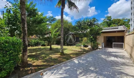 CASA VELHA CENTRAL SEMI MOBILIADA