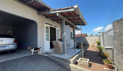 Casa com 3 dormitórios para alugar, 155 m² por R$ 3.545,38/mês - Fortaleza - Blumenau/SC